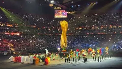 粤港足球狂欢节：怀旧追星，激情洋溢，温情满溢