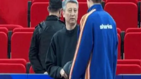 库里大师级三分展现，12记进球得益于巴特勒无球掩护，与队友默契满分