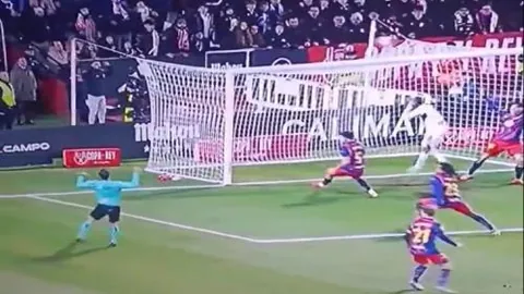 “莫伊斯重返埃弗顿，再任主教练迎接新挑战”